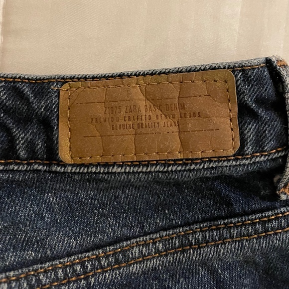 Zara Straight Leg Medium Wash Jeans (Size 00) - Picture 4 of 4